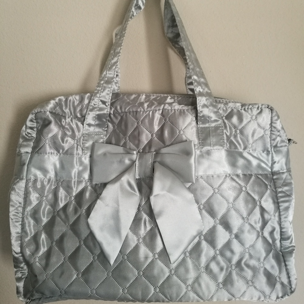 Silver grey shoulder bag with big ribbon